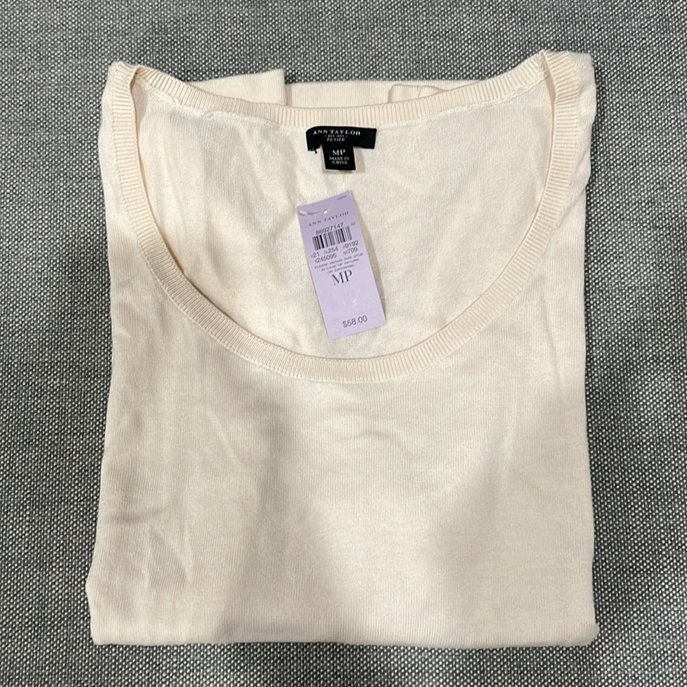 Ann Taylor new with tags Petite Medium Cream Top 3/4 length sleeves